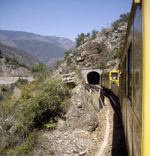 Petit Train Jaune tunnel
